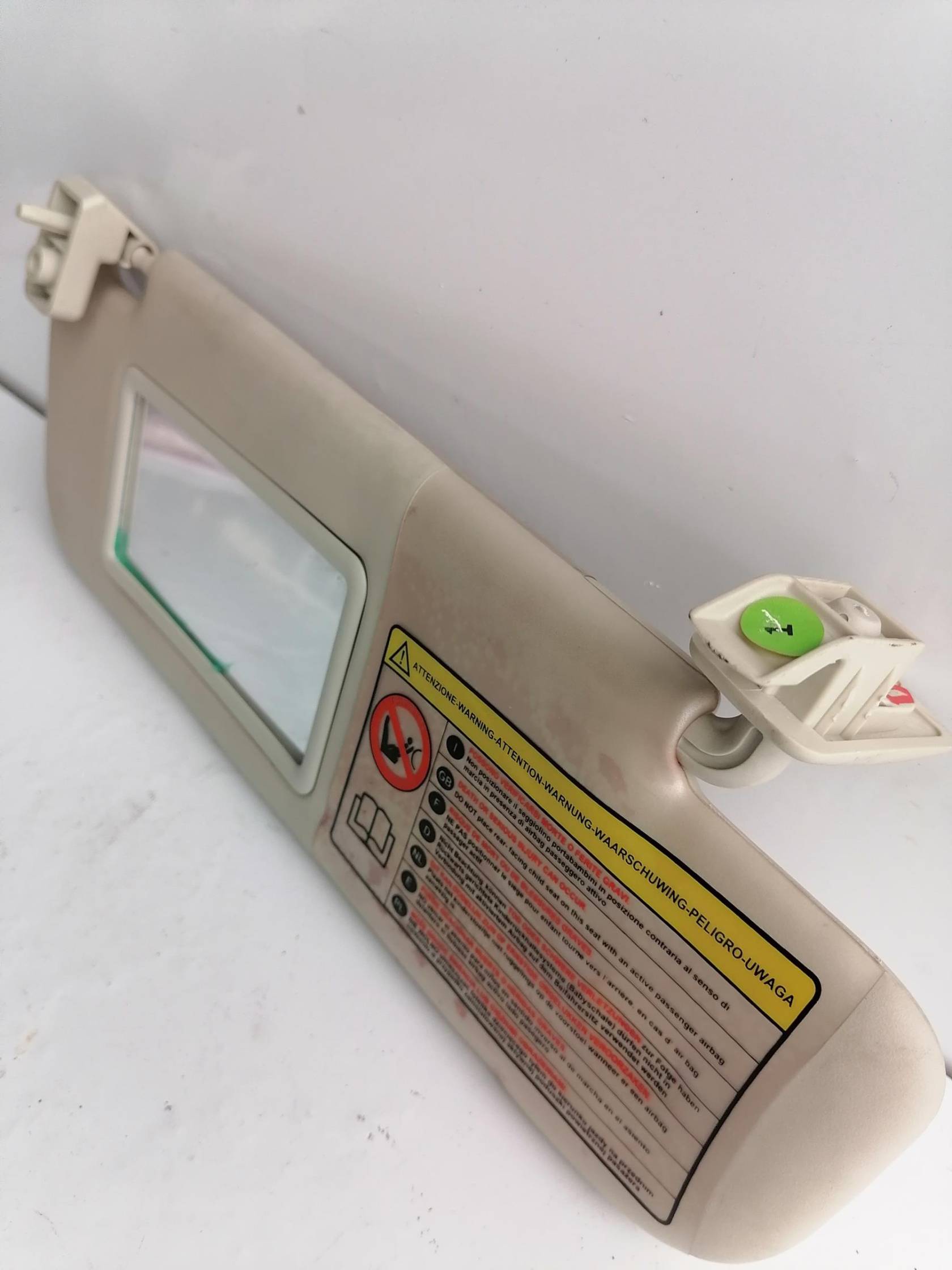 Aletta parasole parabrezza dx.